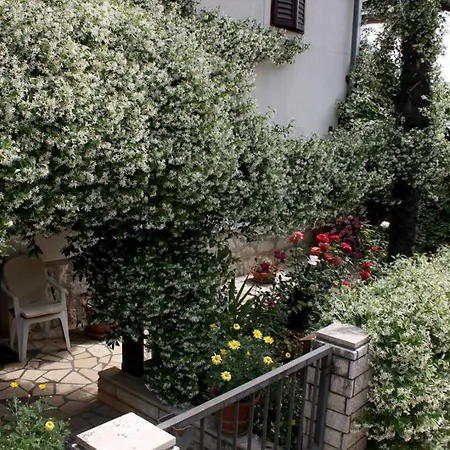 Pensionat Anamarija Near The And The Fantastic Adria Sea With Over 10 Small Islands Close By Funtana