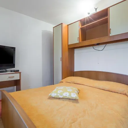 Guest house Anamarija Near The And The Fantastic Adria Sea With Over 10 Small Islands Close By Funtana