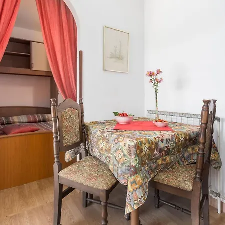 Guest house Anamarija Near The And The Fantastic Adria Sea With Over 10 Small Islands Close By 3*