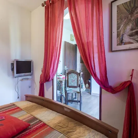 Guest house Anamarija Near The And The Fantastic Adria Sea With Over 10 Small Islands Close By Funtana