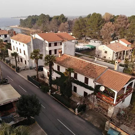 Pensionat Anamarija Near The And The Fantastic Adria Sea With Over 10 Small Islands Close By 3*